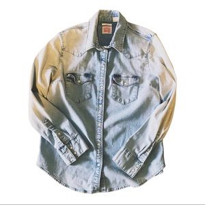 LEVI’S Button Up Top